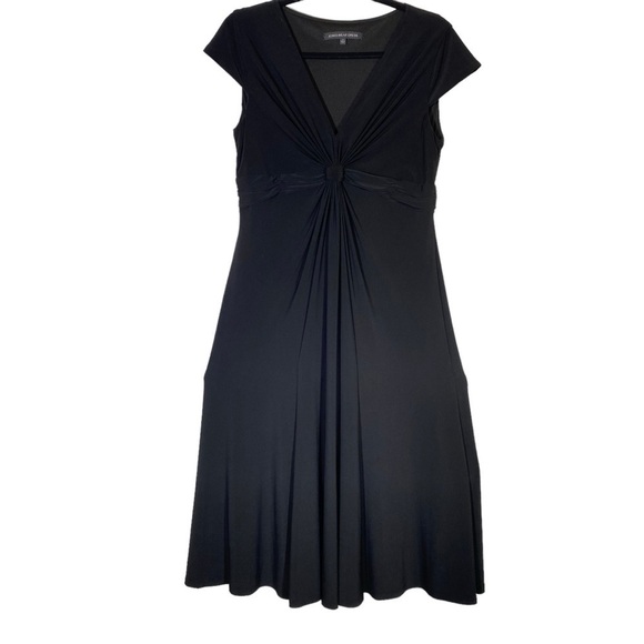 Jones Wear Dresses & Skirts - Jones Wear Dress size 12 Black Midi Plunge Neckline Short Sleeve Little Black